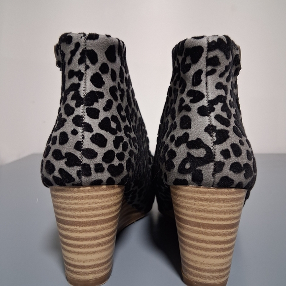 Blowfish Gray Leopard Ankle Booties - Picture 4 of 6